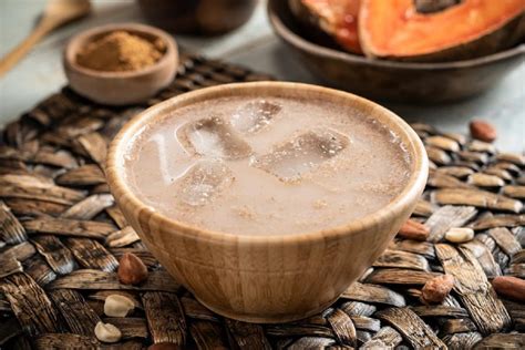  Zapote de Tejate: A Refreshing Fusion of Creamy Corn and Sweet Cocoa!