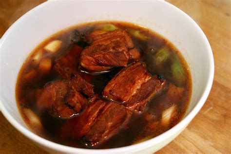  펀두 마운틴 데이즈: 매콤하고 향긋한 돼지고기 찜에 빠져들다!